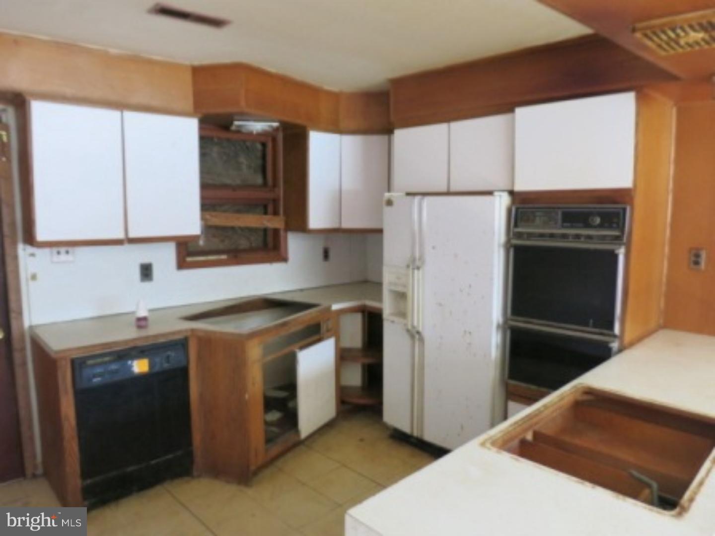 343 West Clements Bridge Road Runnemede, NJ 08078 - Photo 4 of 10 Kitchen