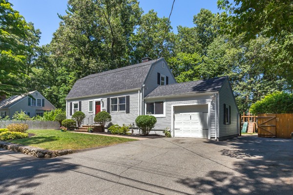 21 Robin Road Wakefield, MA 01880 - Photo 3 of 30 Gallery Image 3