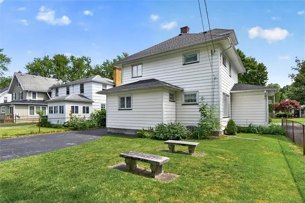 $229,900 | 162 Belcoda Drive, Irondequoit, NY 14617