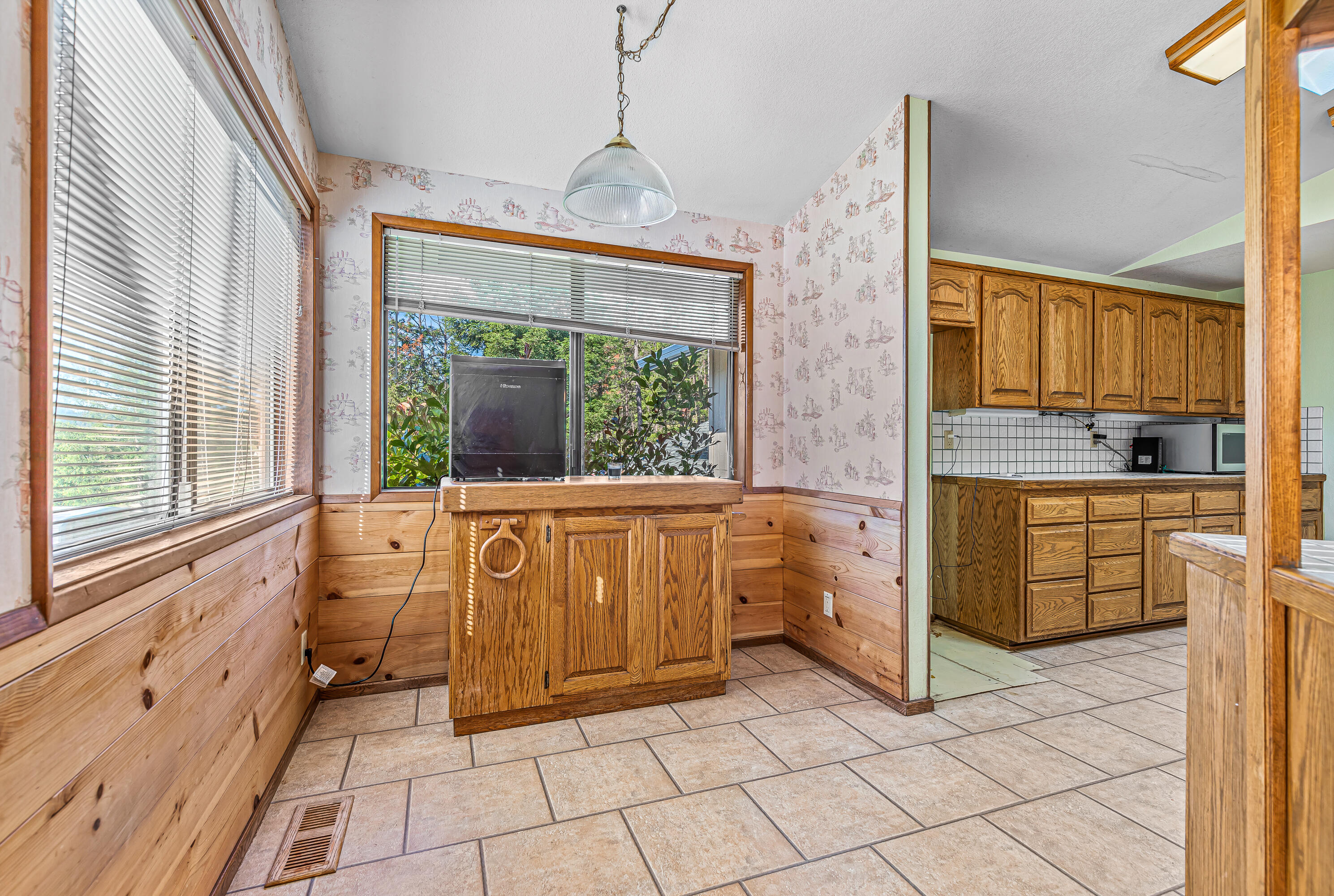 1306 Lewis Road Prospect, OR 97536 - Photo 13 of 66 9R9A9778