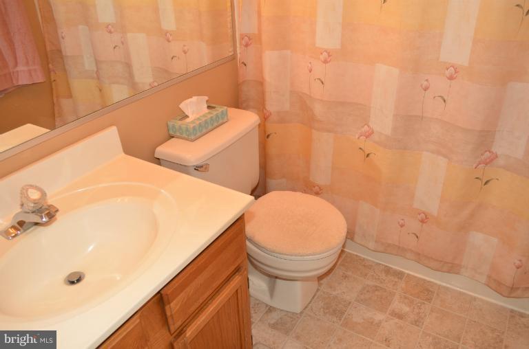 9215 Bretton Reef Road Baltimore, MD 21234 - Photo 17 of 25 Bath