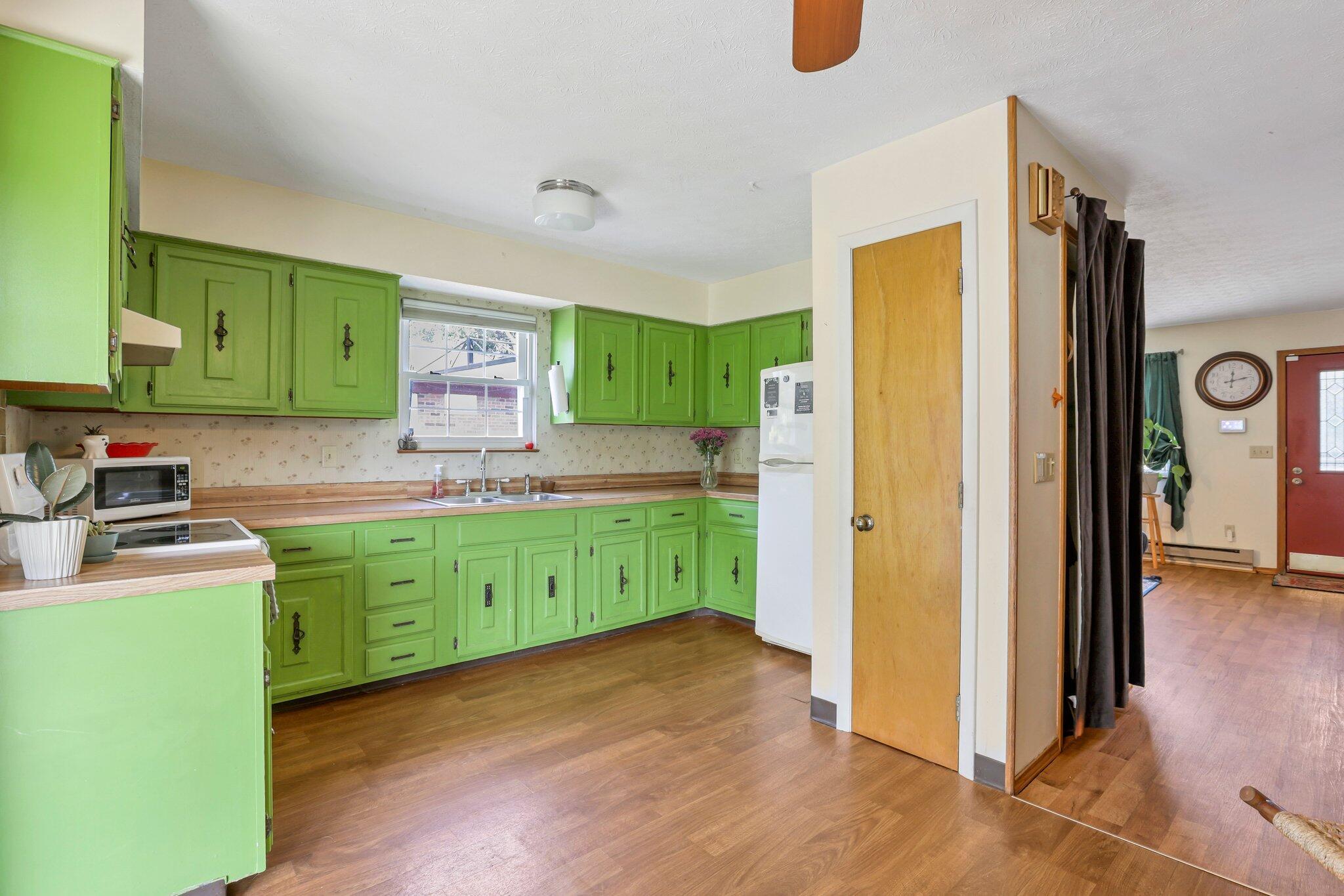 2997 Rivercliff Road Columbus, OH 43223 - Photo 8 of 39 Lots of Cabinet Space
