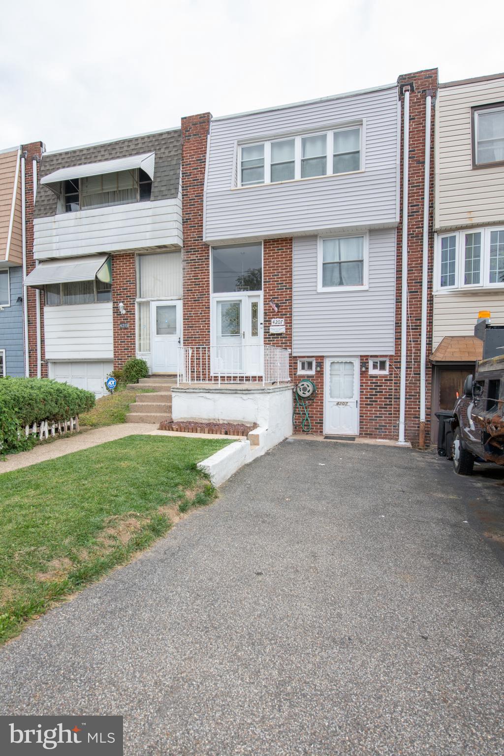 4207 Fairdale Road Philadelphia, PA 19154 - Photo 3 of 37 Gallery Image 3