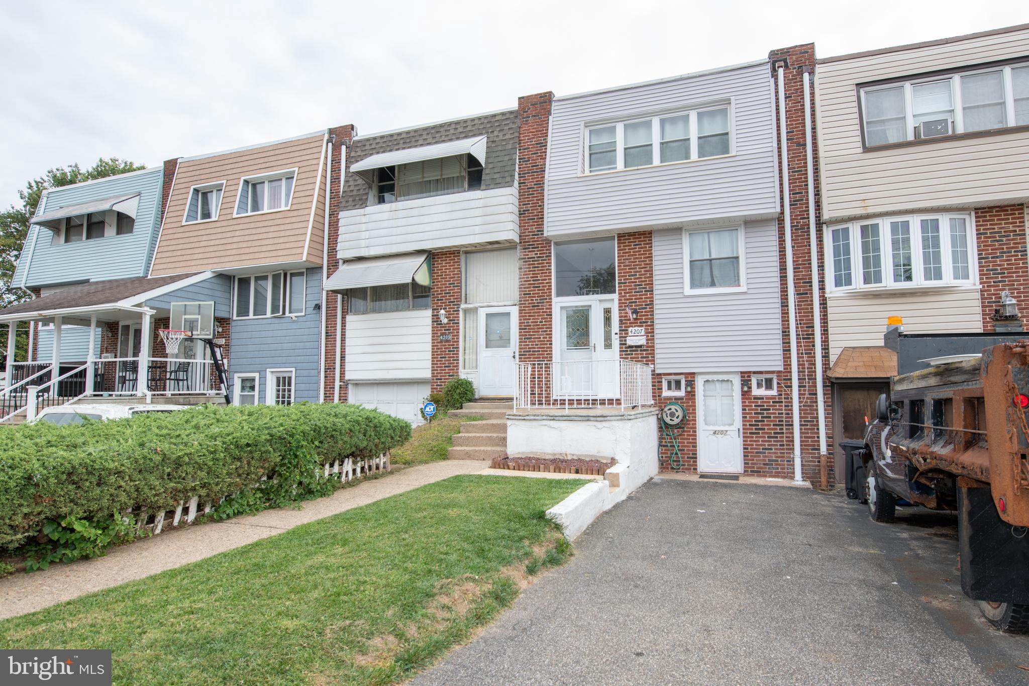 4207 Fairdale Road Philadelphia, PA 19154 - Photo 4 of 37 Gallery Image 4
