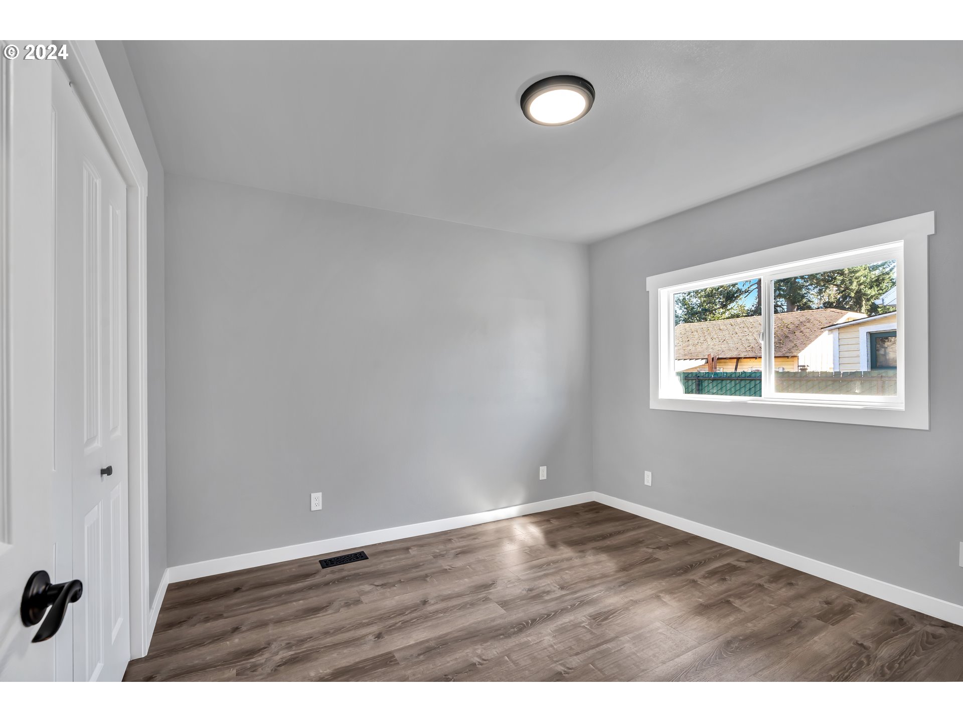 6704 Southeast 77th Avenue Portland, OR 97206 - Photo 15 of 24