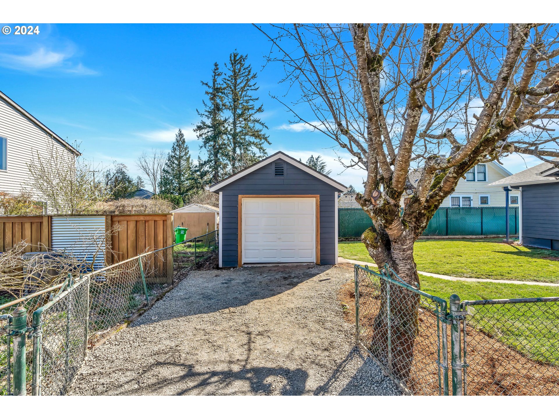 6704 Southeast 77th Avenue Portland, OR 97206 - Photo 17 of 24