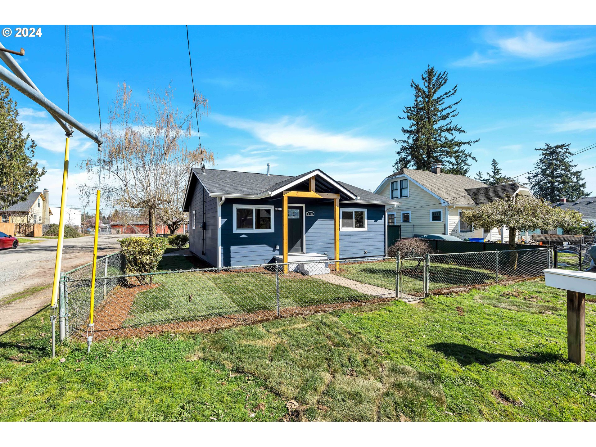 6704 Southeast 77th Avenue Portland, OR 97206 - Photo 2 of 24