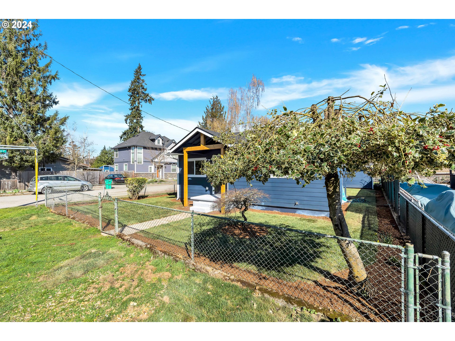 6704 Southeast 77th Avenue Portland, OR 97206 - Photo 3 of 24