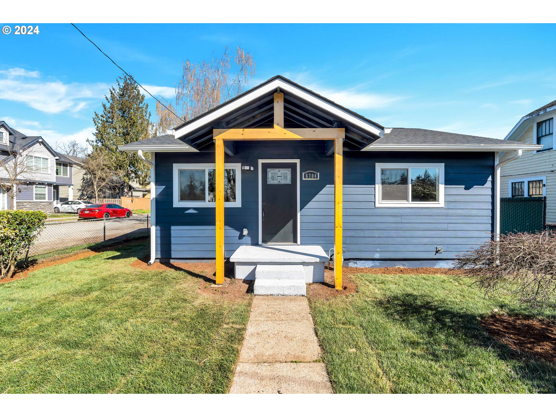 6704 Southeast 77th Avenue Portland, OR 97206 - Photo 4 of 24