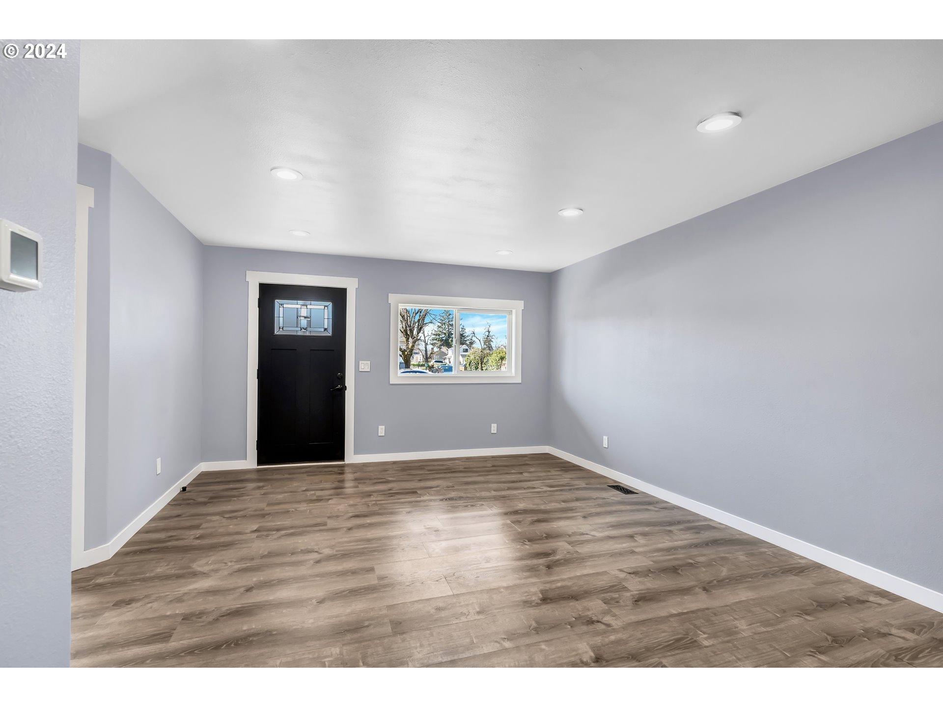 6704 Southeast 77th Avenue Portland, OR 97206 - Photo 5 of 24