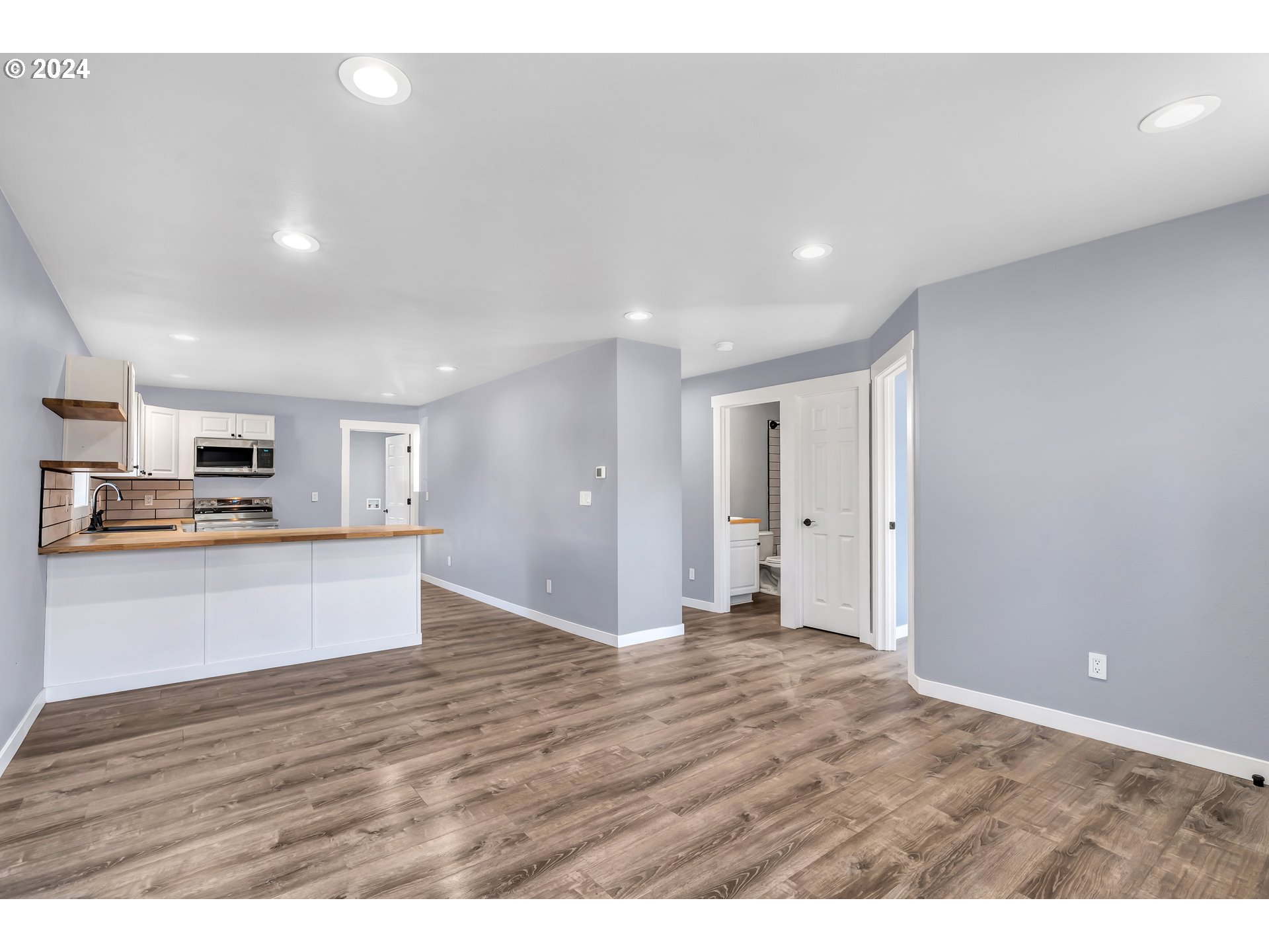 6704 Southeast 77th Avenue Portland, OR 97206 - Photo 6 of 24