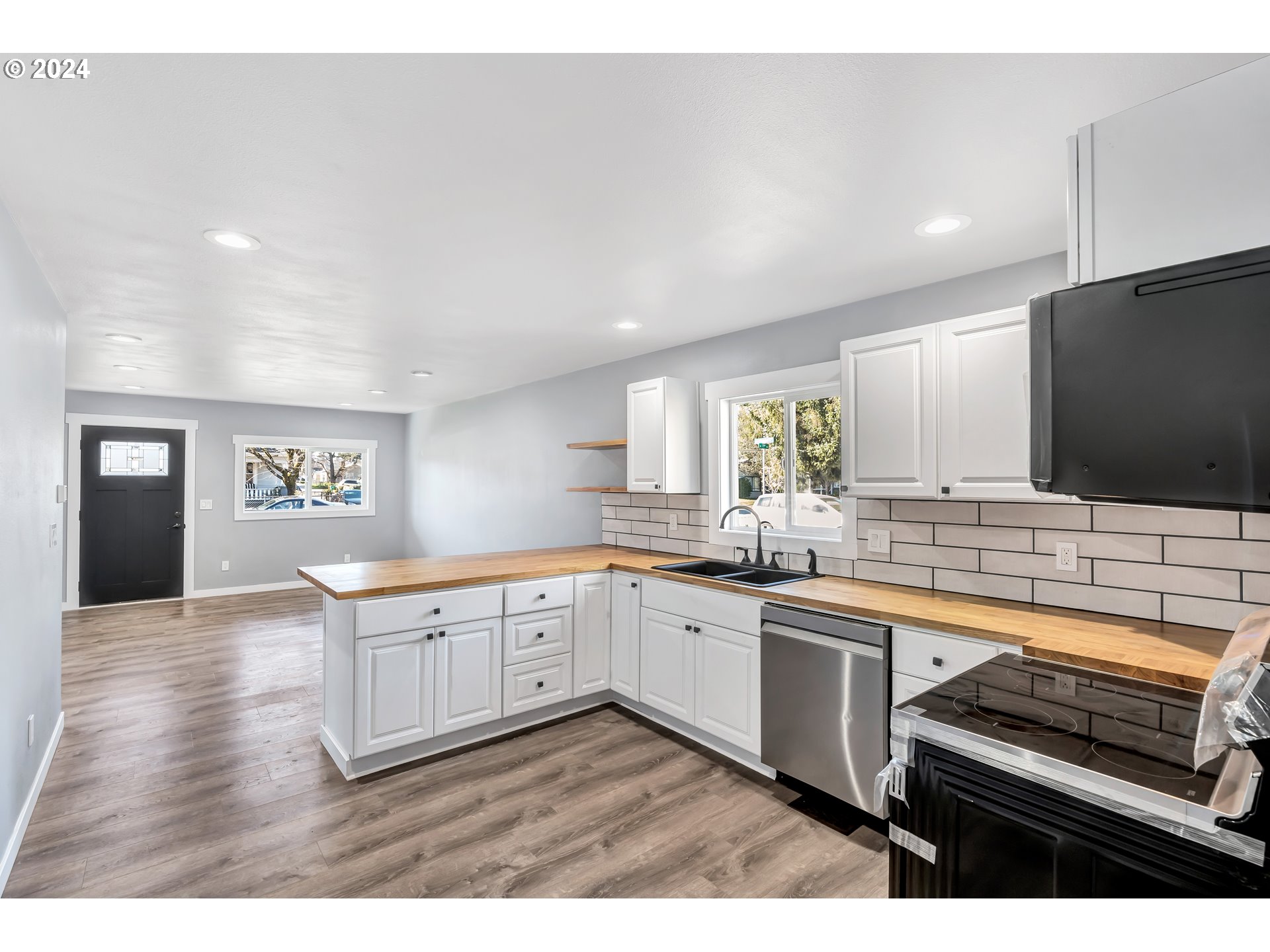 6704 Southeast 77th Avenue Portland, OR 97206 - Photo 10 of 24