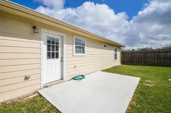 a view of a yard in front of a house