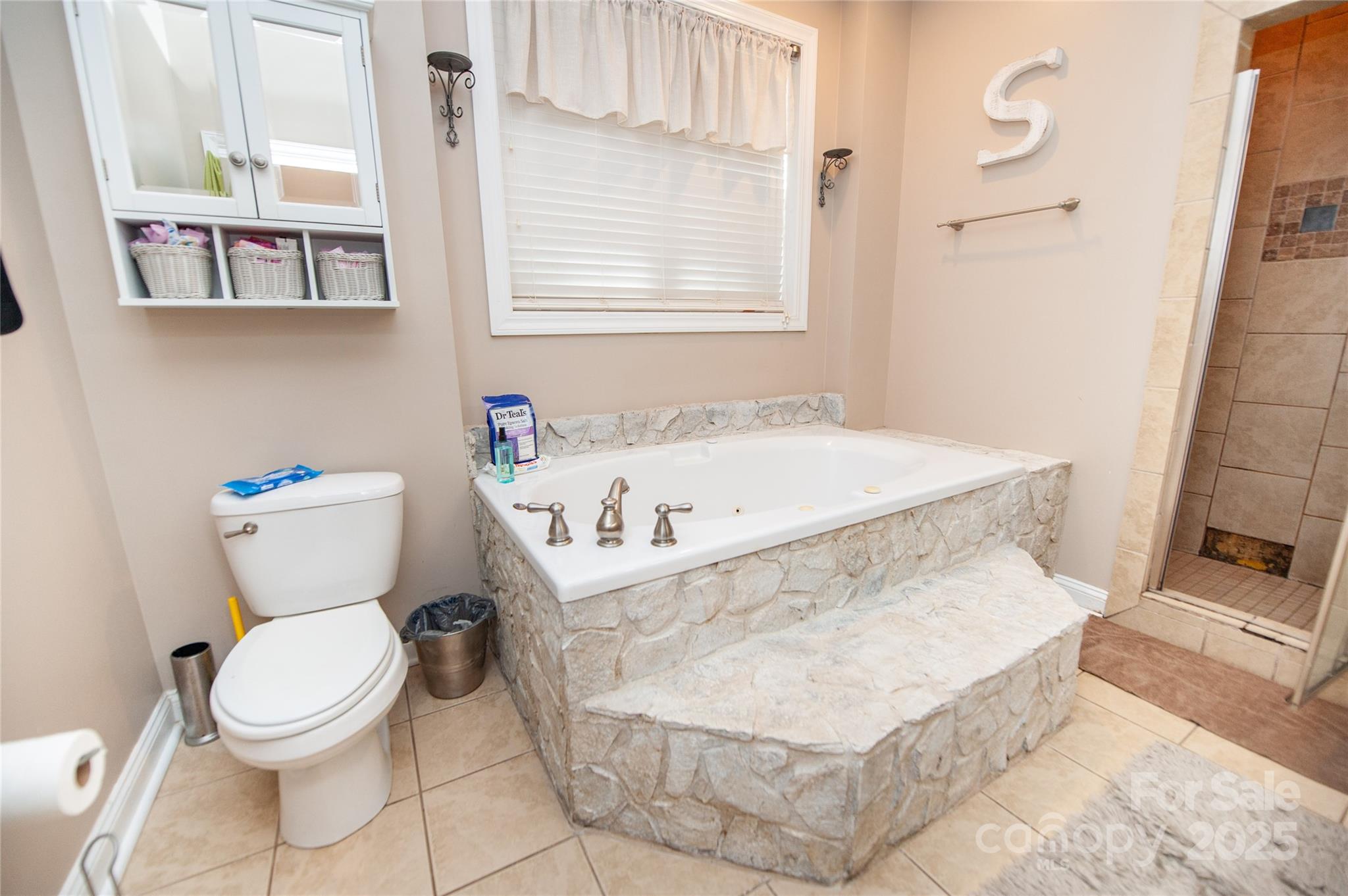 2650 Rainbow Lake Road Inman, SC 29349 - Photo 31 of 48 a bathroom with a toilet and a bathtub