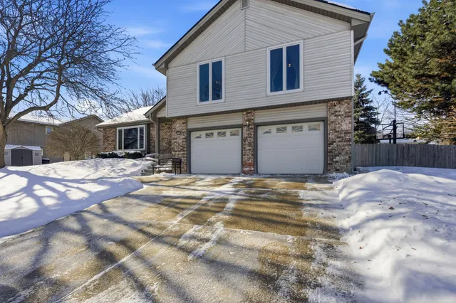 $529,999 | 2842 Coventry Lane, Waukesha, WI 53188