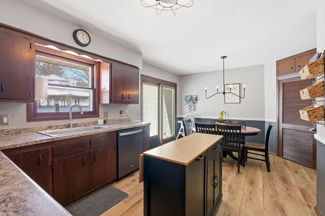 $529,999 | 2842 Coventry Lane, Waukesha, WI 53188