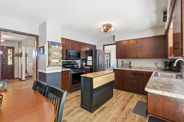 $529,999 | 2842 Coventry Lane, Waukesha, WI 53188