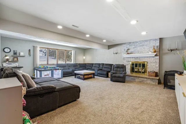 $529,999 | 2842 Coventry Lane, Waukesha, WI 53188