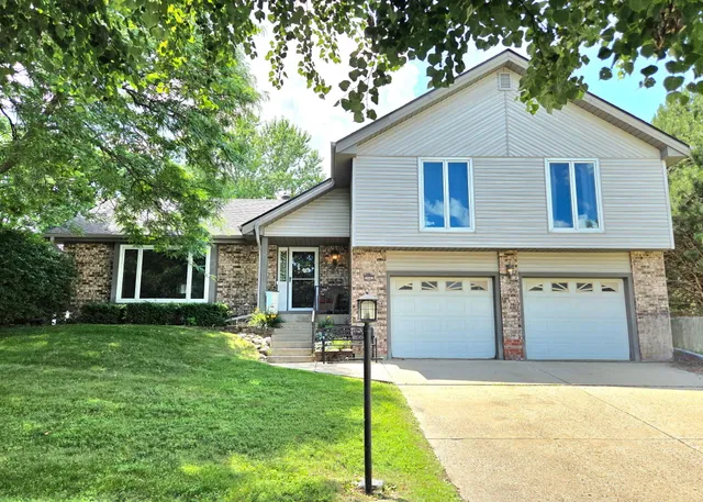 $529,999 | 2842 Coventry Lane, Waukesha, WI 53188