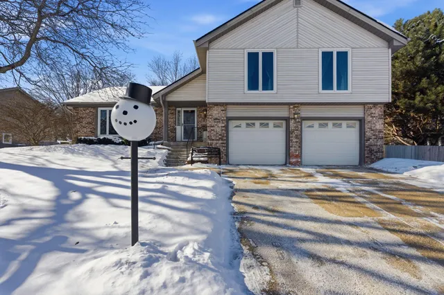 $529,999 | 2842 Coventry Lane, Waukesha, WI 53188