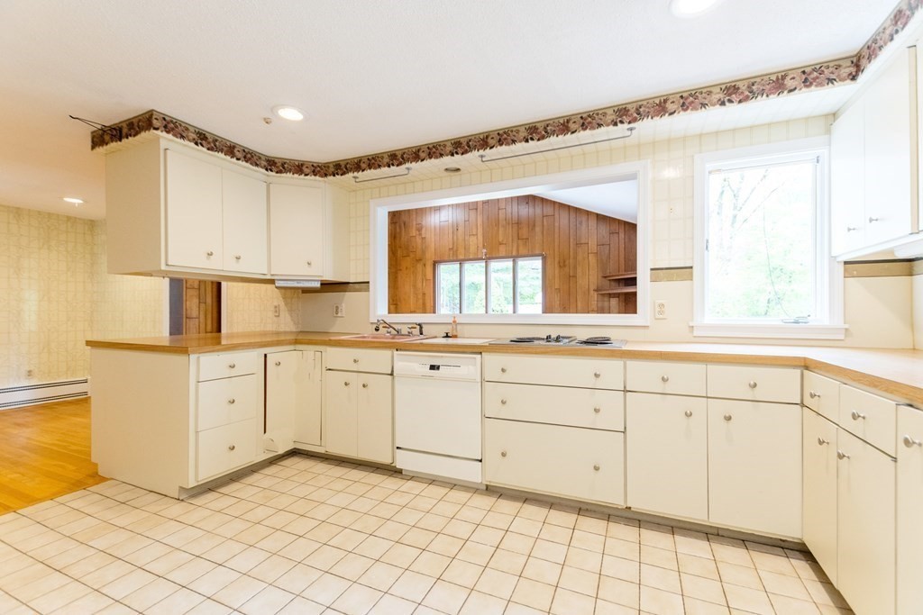 18 Kinnicutt Road South Worcester, MA 01602 - Photo 8 of 42 Gallery Image 8