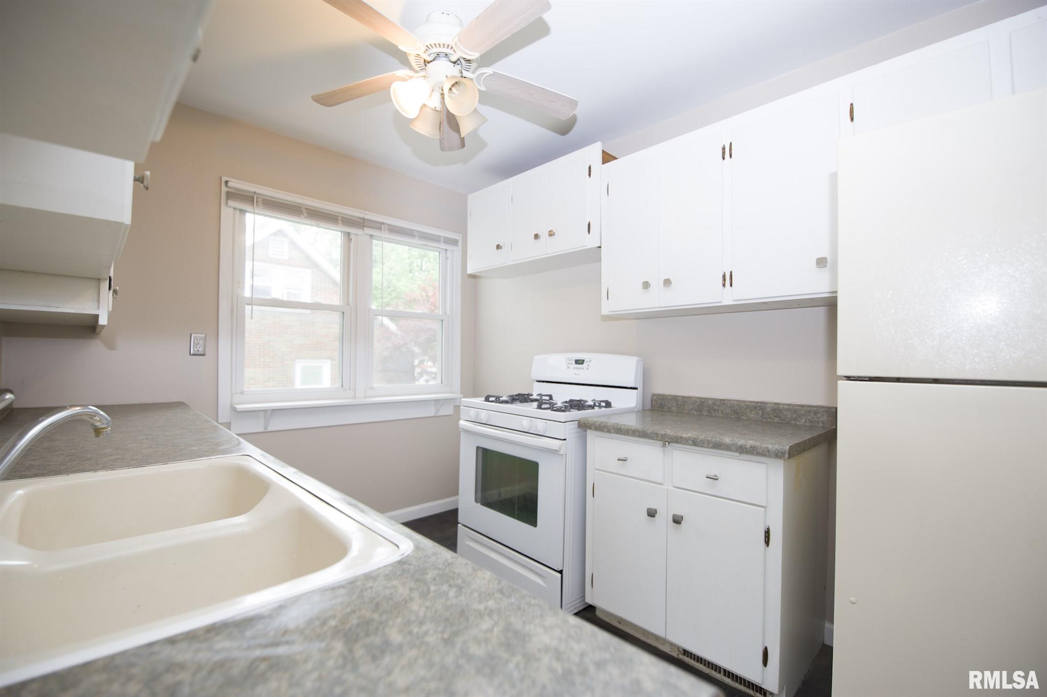 506 Spring Street Washington, IL 61571 - Photo 10 of 30 Gallery Image 10