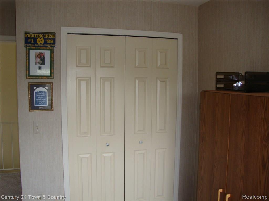 365 Huntington Court Rochester, MI 48307 - Photo 33 of 44 3rd Bedroom / Office