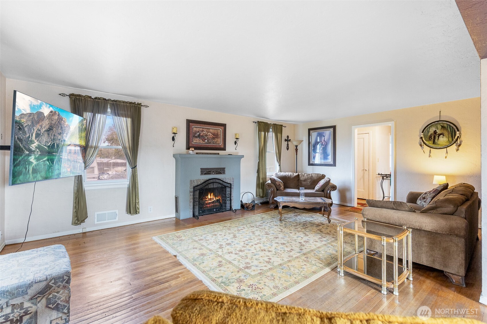32105 South Finley Road Kennewick, WA 99337 - Photo 1 of 34 a living room with furniture and a fireplace