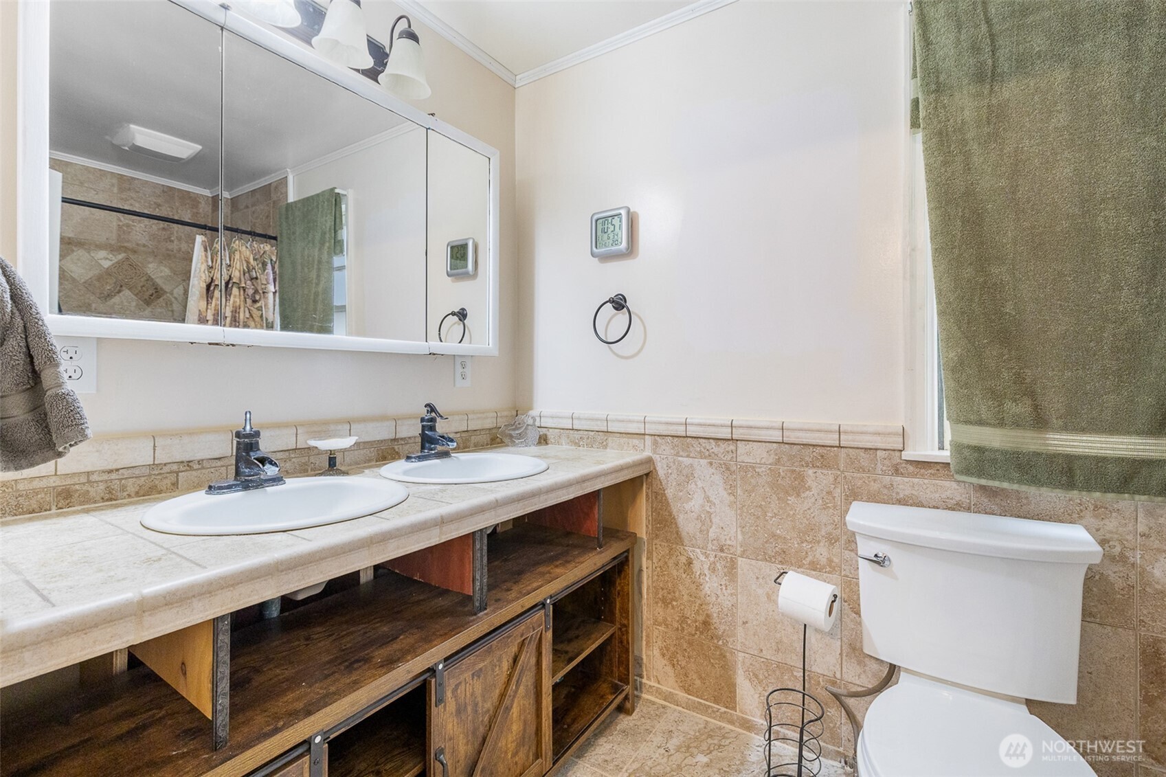 32105 South Finley Road Kennewick, WA 99337 - Photo 16 of 34 a bathroom with a sink a toilet and a mirror