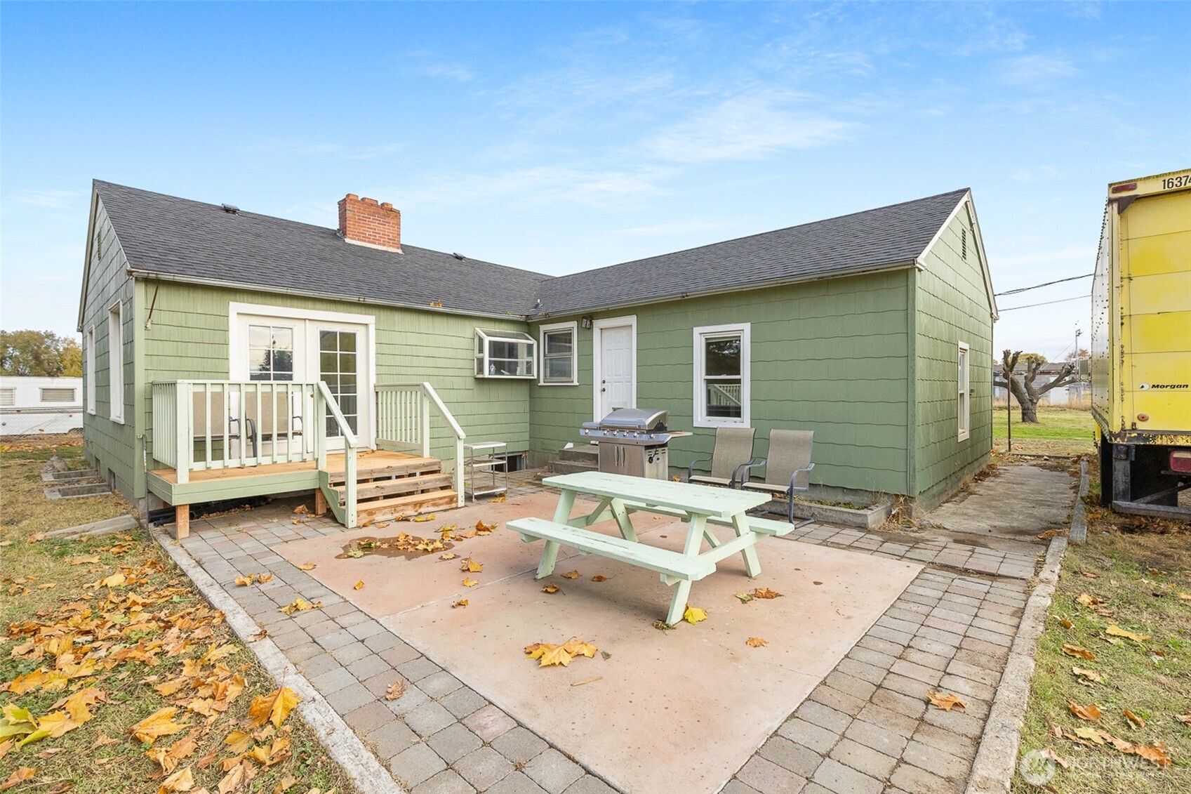 32105 South Finley Road Kennewick, WA 99337 - Photo 27 of 34 a building outdoor space with patio furniture