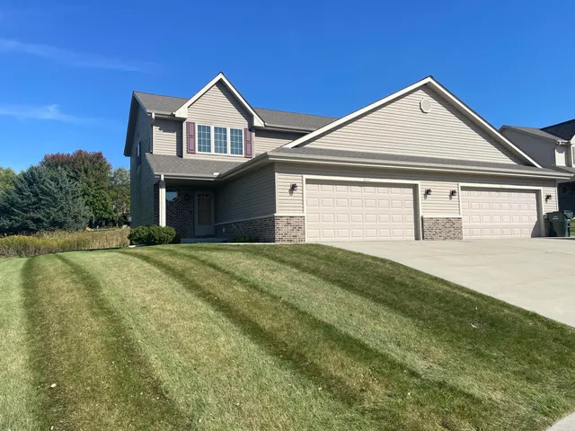$2,200 | 2635 Parkfield Drive, West Bend, WI 53090