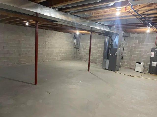 $2,200 | 2635 Parkfield Drive, West Bend, WI 53090