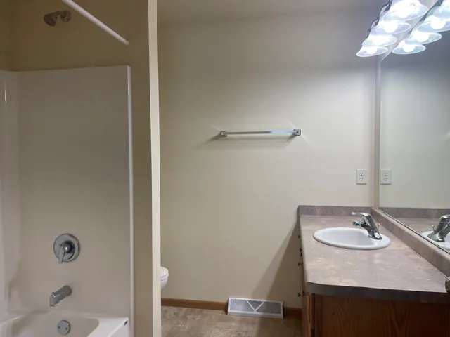 $2,200 | 2635 Parkfield Drive, West Bend, WI 53090