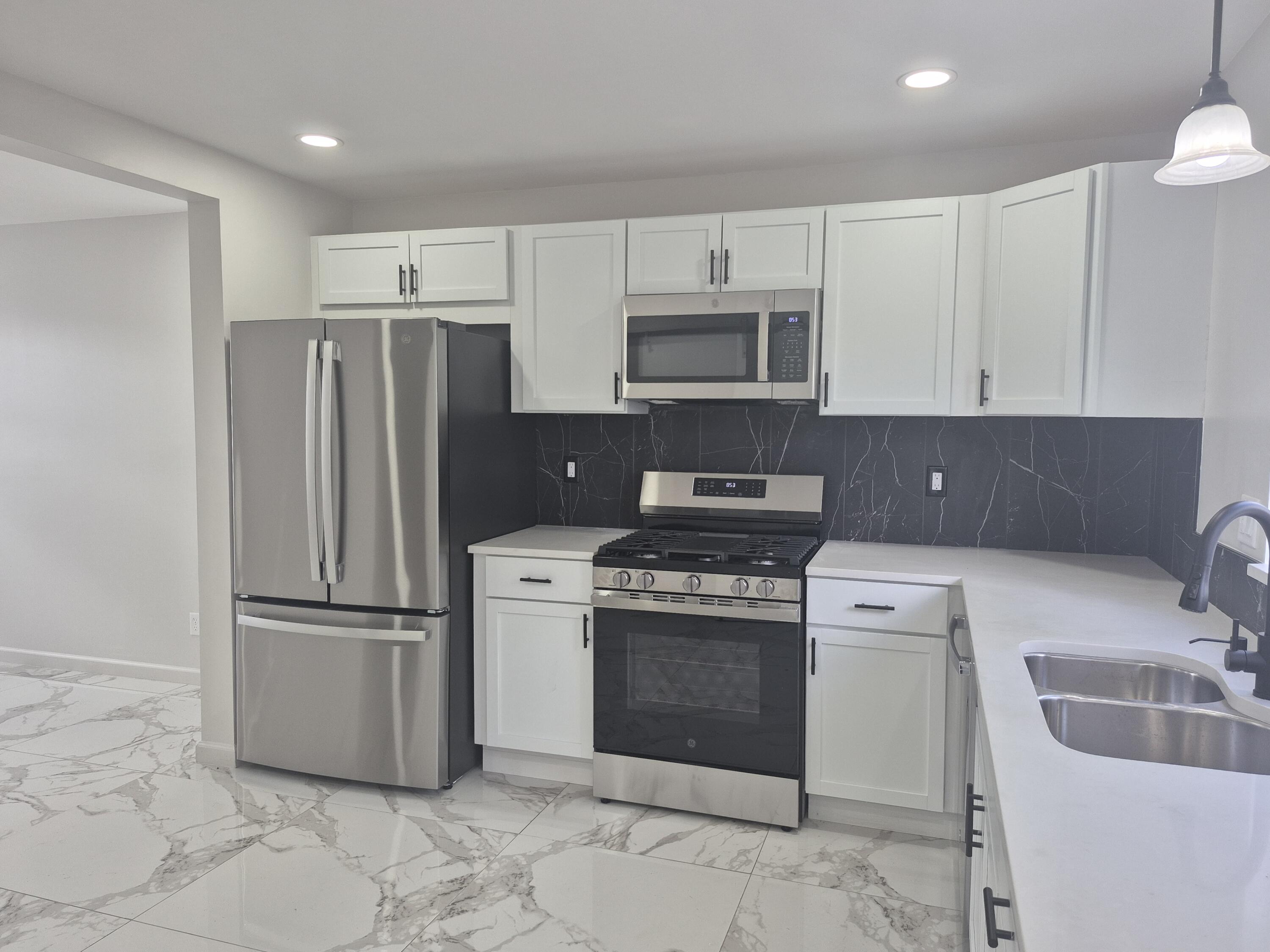 2340 Wilson Street Gary, IN 46404 - Photo 7 of 21 3000x2250