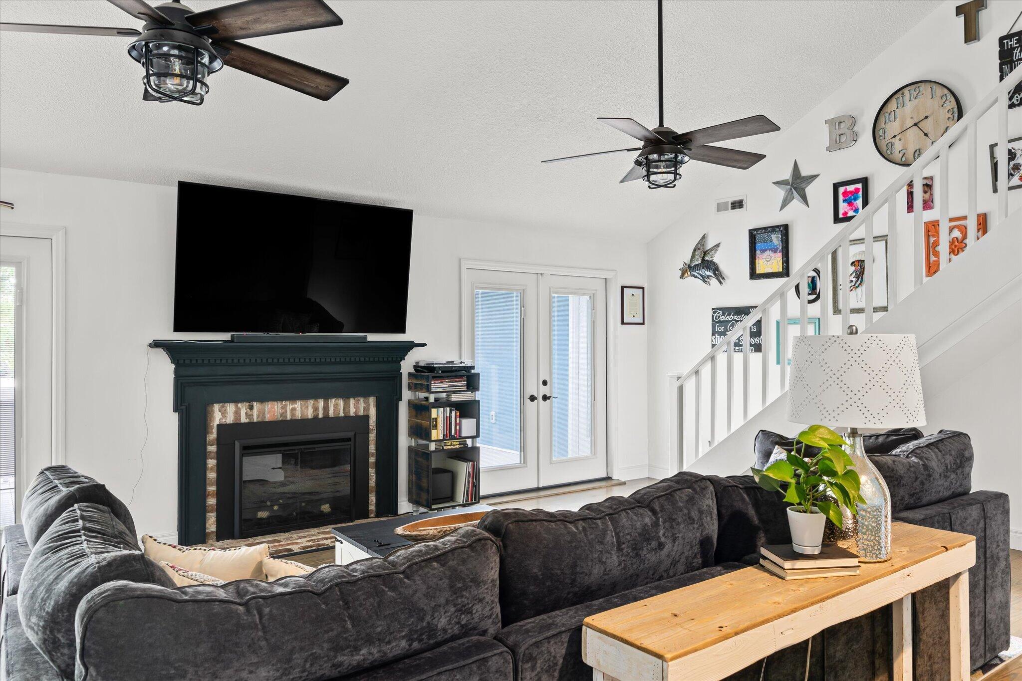 4501 Mill Spring Road Hollywood, SC 29449 - Photo 14 of 33 14-Living Room