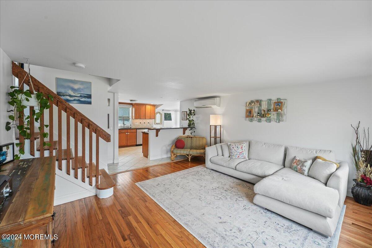 1140 Roe Avenue Point Pleasant, NJ 08742 - Photo 4 of 35 04-SMV_1140RoeAve-04