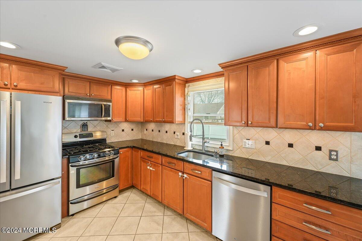 1140 Roe Avenue Point Pleasant, NJ 08742 - Photo 9 of 35 09-SMV_1140RoeAve-09