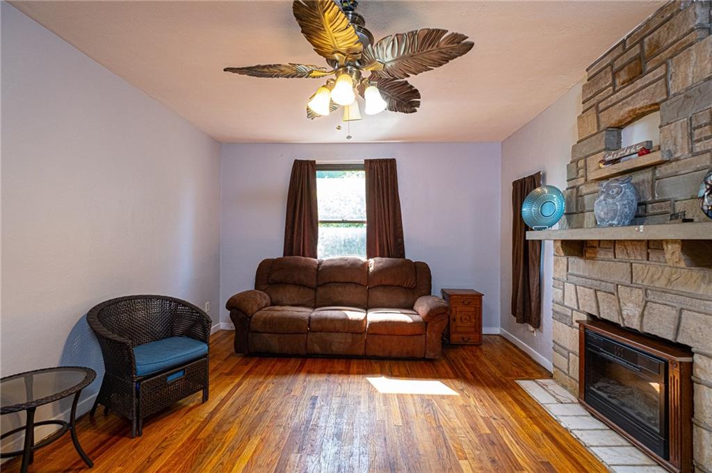 265 Walton Road Baldwin, PA 15236 - Photo 2 of 25 Living Room -