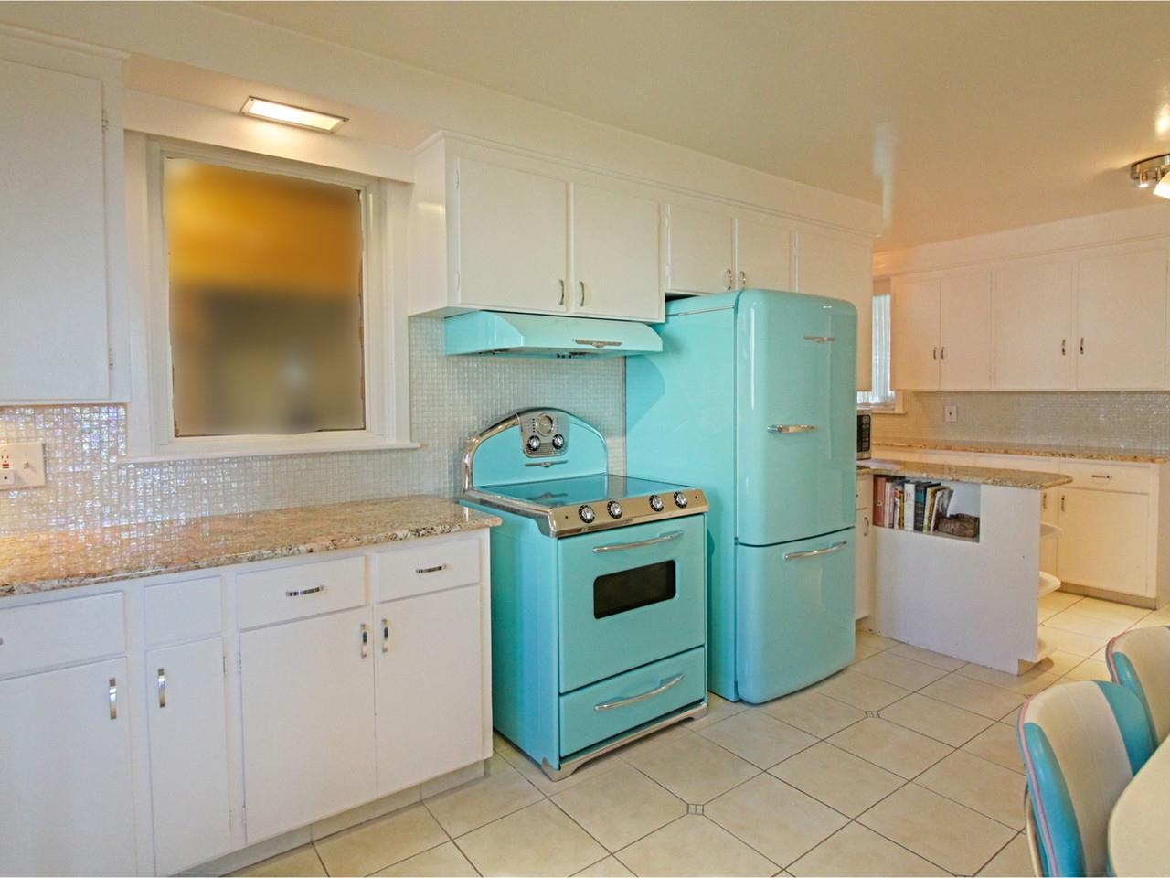 165 Crescent Road Burlington, VT 05401 - Photo 18 of 50