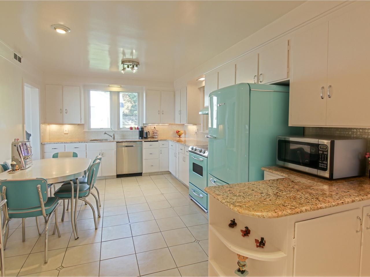 165 Crescent Road Burlington, VT 05401 - Photo 19 of 50