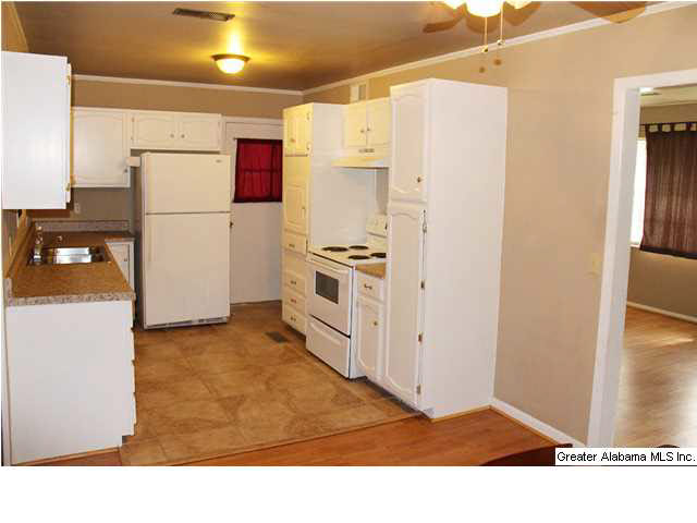 2833 Clyburne Street Bessemer, AL 35023 - Photo 6 of 20