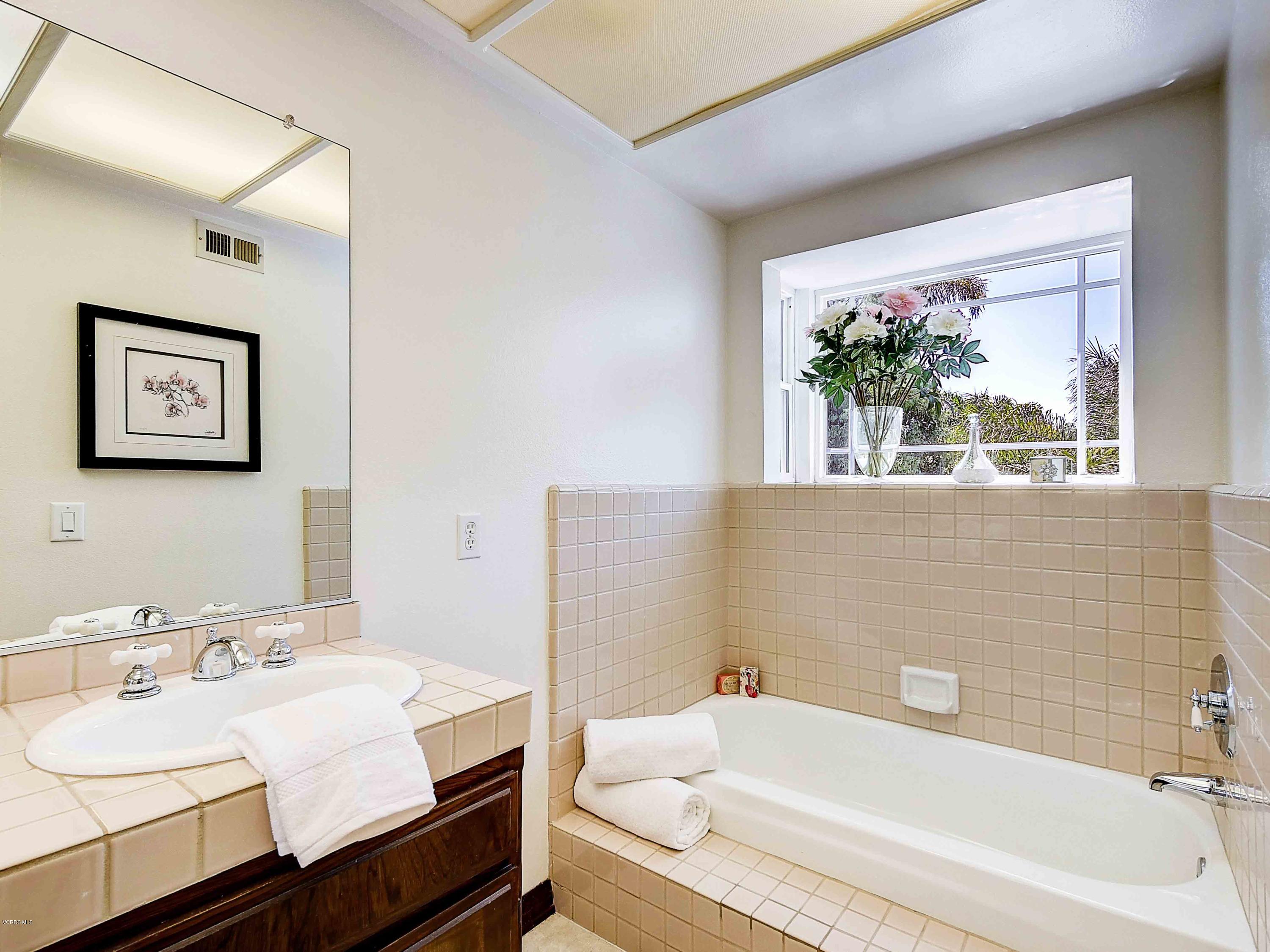 425 Valley Gate Road Simi Valley, CA 93065 - Photo 28 of 45 425 Valley Gate Road Simi Valley-25