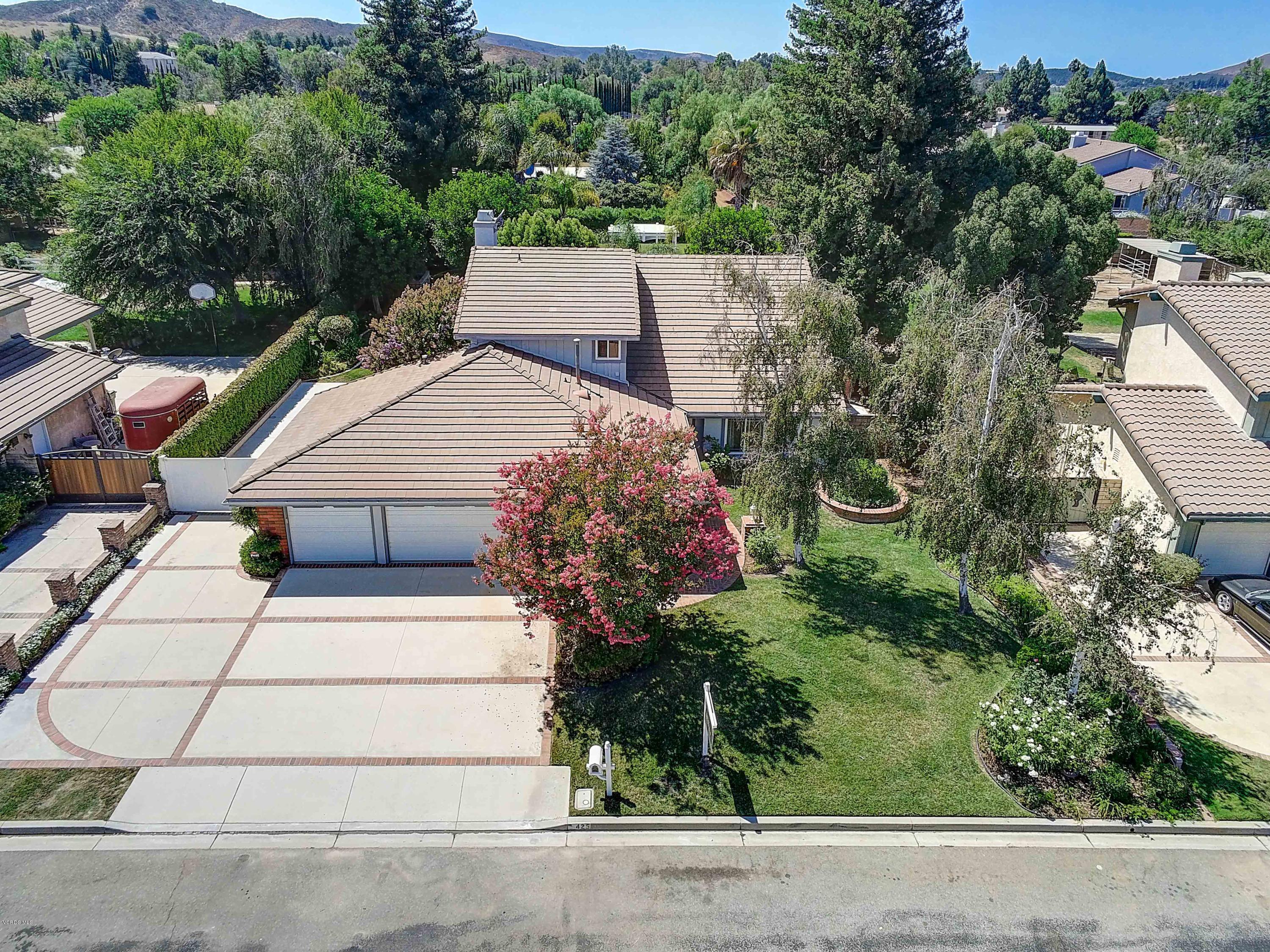 425 Valley Gate Road Simi Valley, CA 93065 - Photo 38 of 45 425 Valley Gate Road Simi Valley-40