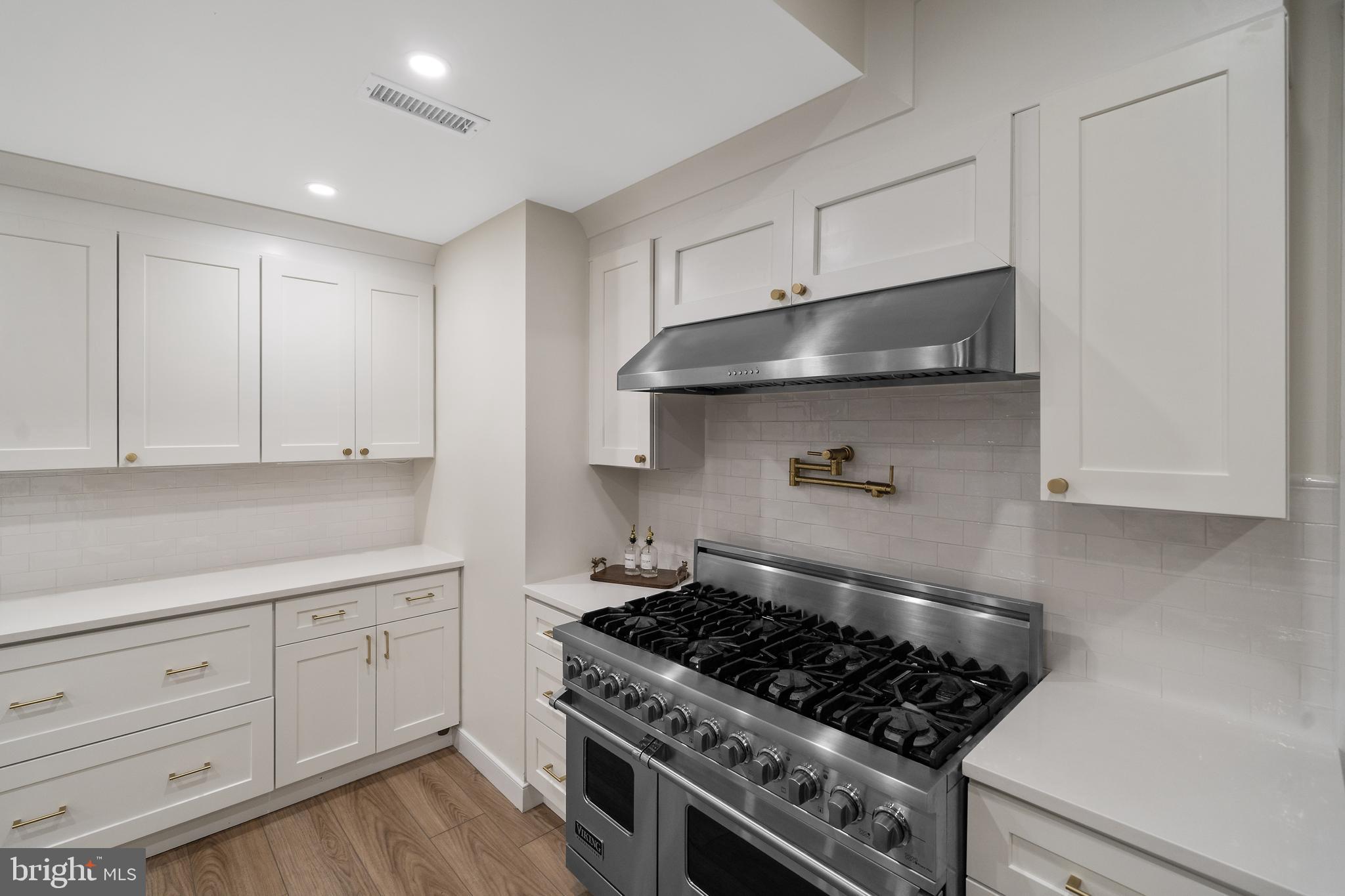 13023 North Shore Road Ocean City, MD 21842 - Photo 13 of 62 8 Burner VIKING Gas Range