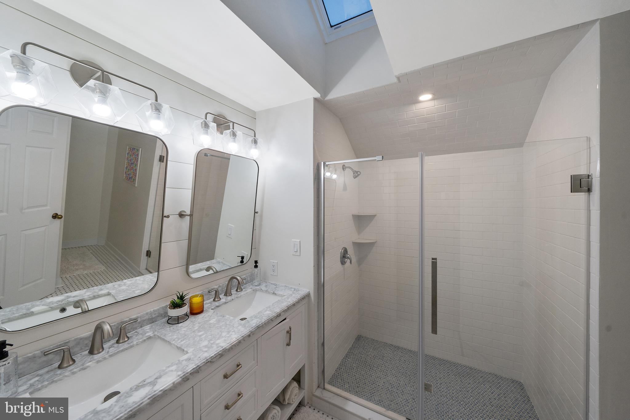 13023 North Shore Road Ocean City, MD 21842 - Photo 46 of 62 Upstairs Full Hall Bathroom