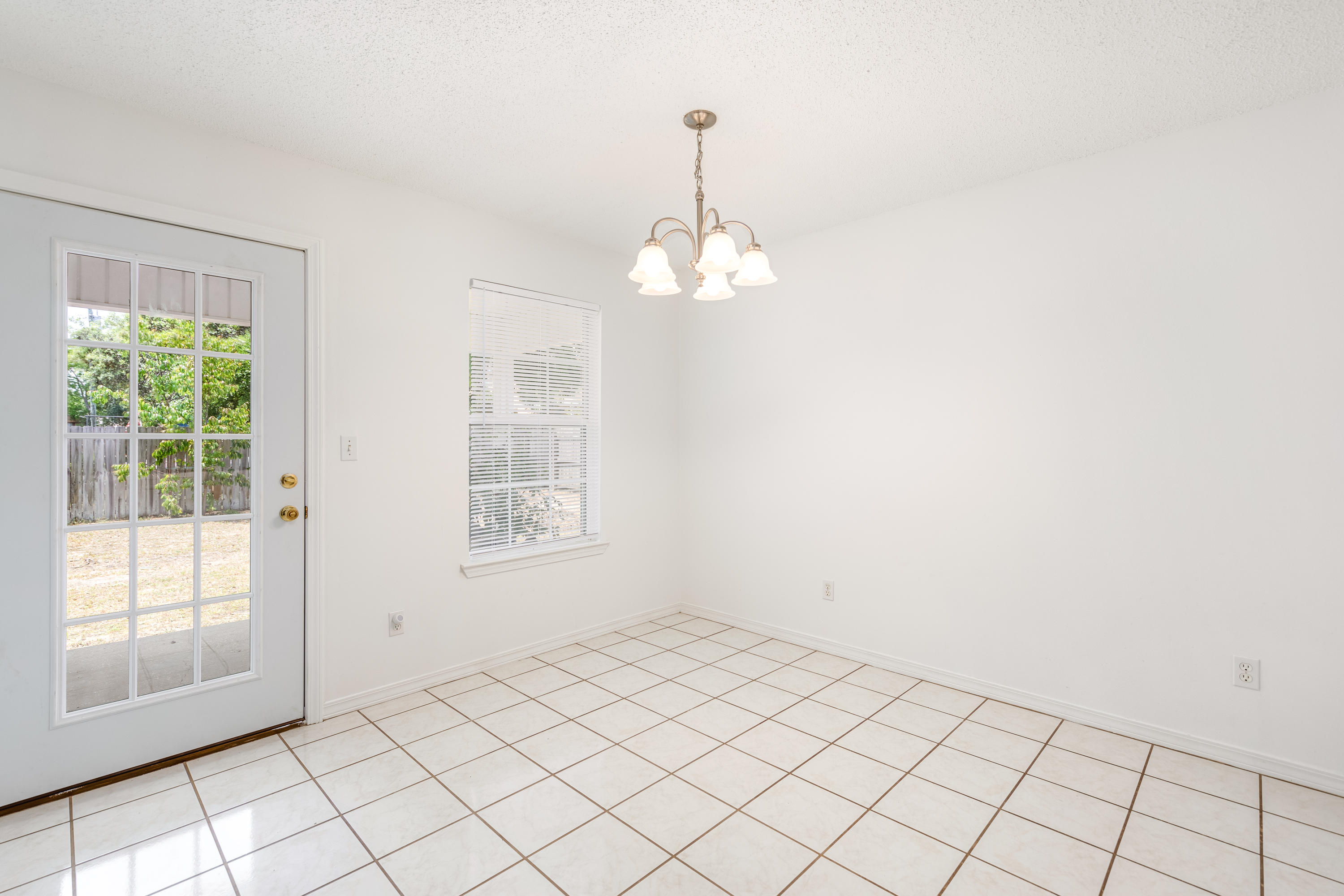 50 Snook Road Mary Esther, FL 32569 - Photo 11 of 21 Dining Area