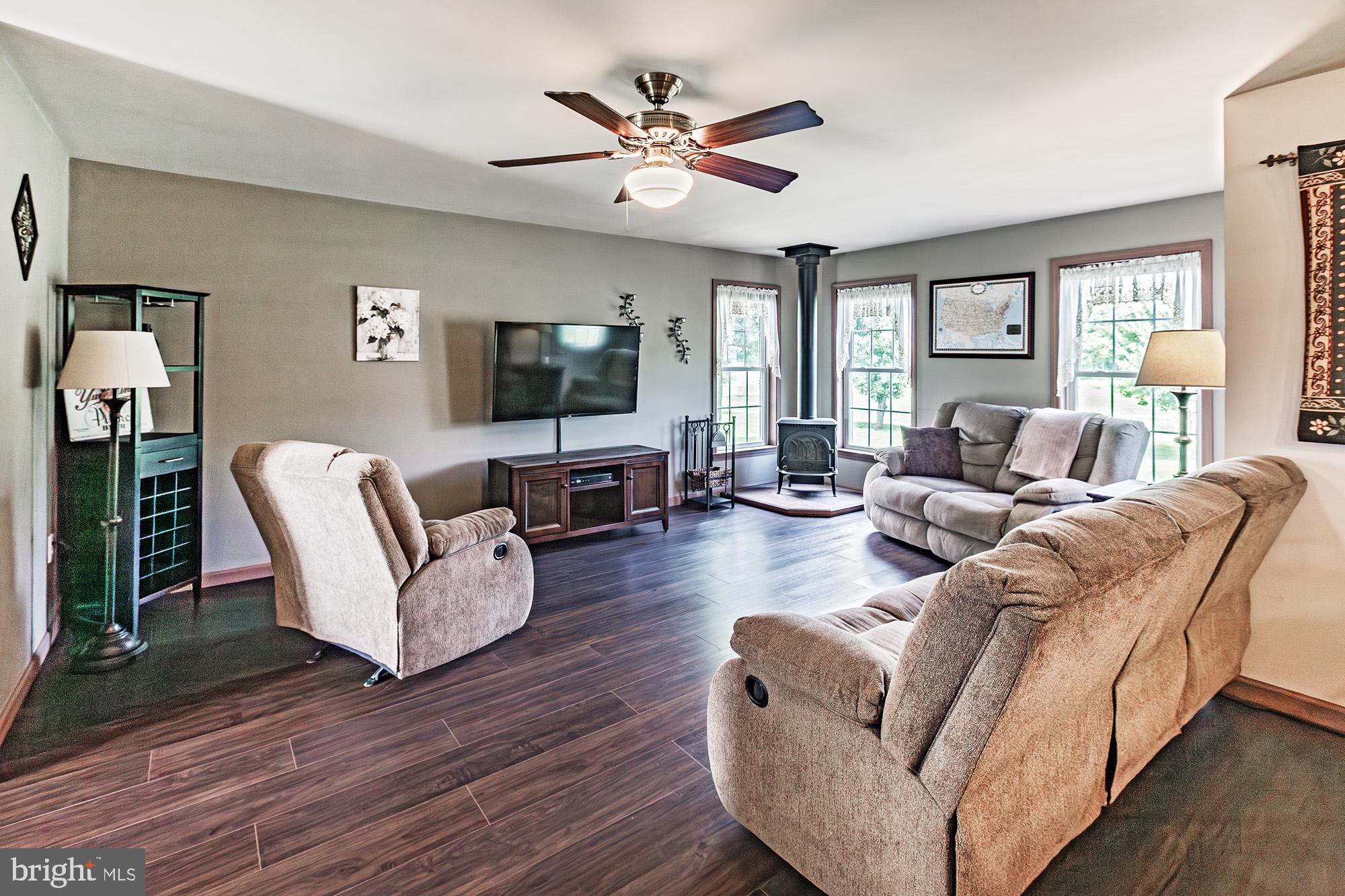 187 Amwellbury Road Salem, NJ 08079 - Photo 4 of 53 living room