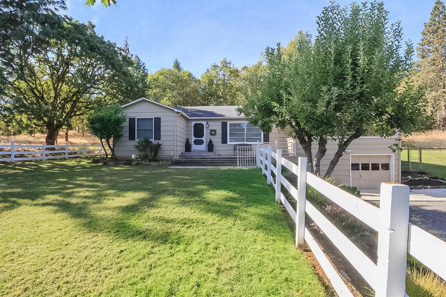 970 Applegate Street Jacksonville, OR 97530 - Photo 1 of 20 Primary Photo