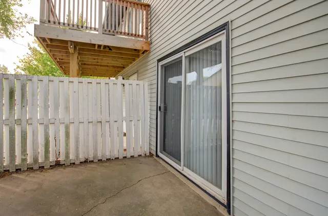 $1,800 | 2302 Carnation Drive, Unit 317C, Crest Hill, IL 60403