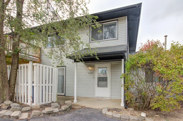 $1,800 | 2302 Carnation Drive, Unit 317C, Crest Hill, IL 60403